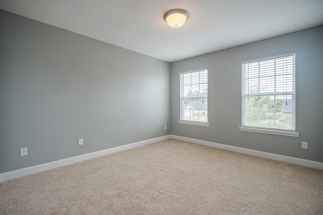 Building Photo - 717 Highgrove Ct