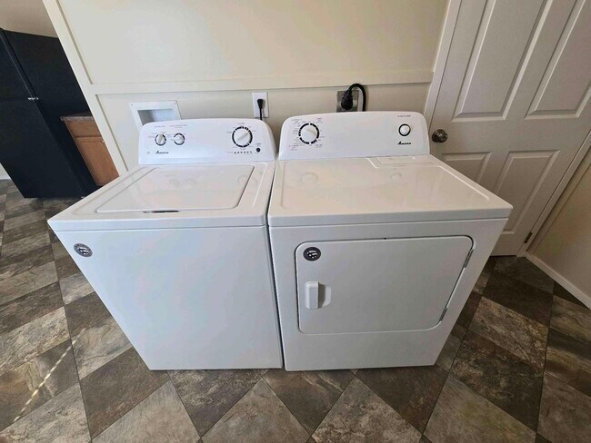 Building Photo - 709 N Collins Fwy