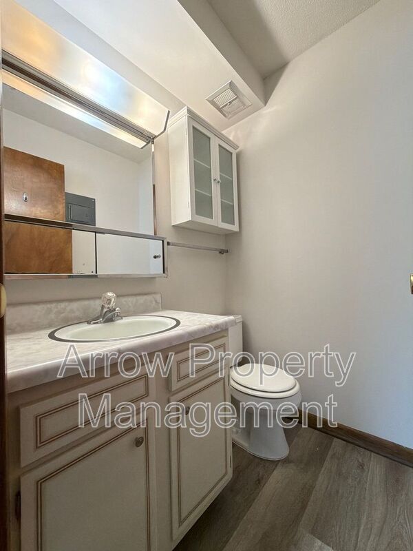 Building Photo - 3831 S 46th St