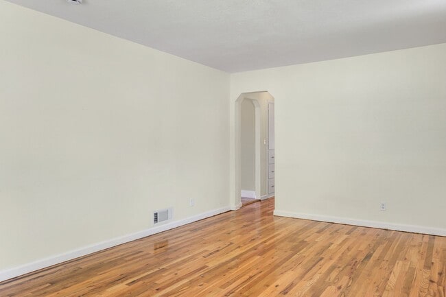 Building Photo - 3-Bed 2-Bath Home with Detached Studio Apartment!