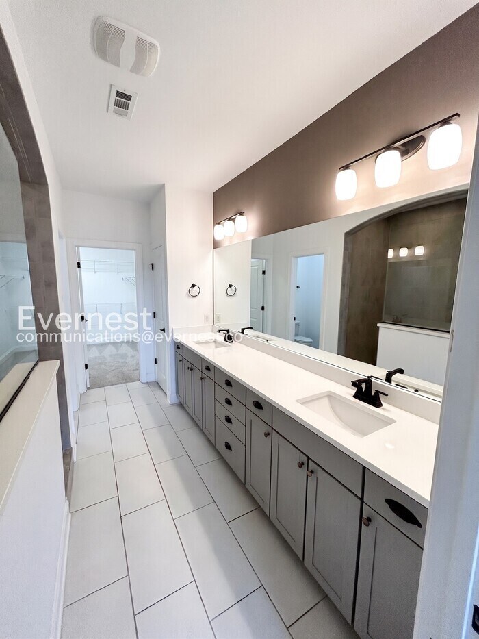 Building Photo - 252 Tanglewood Ln