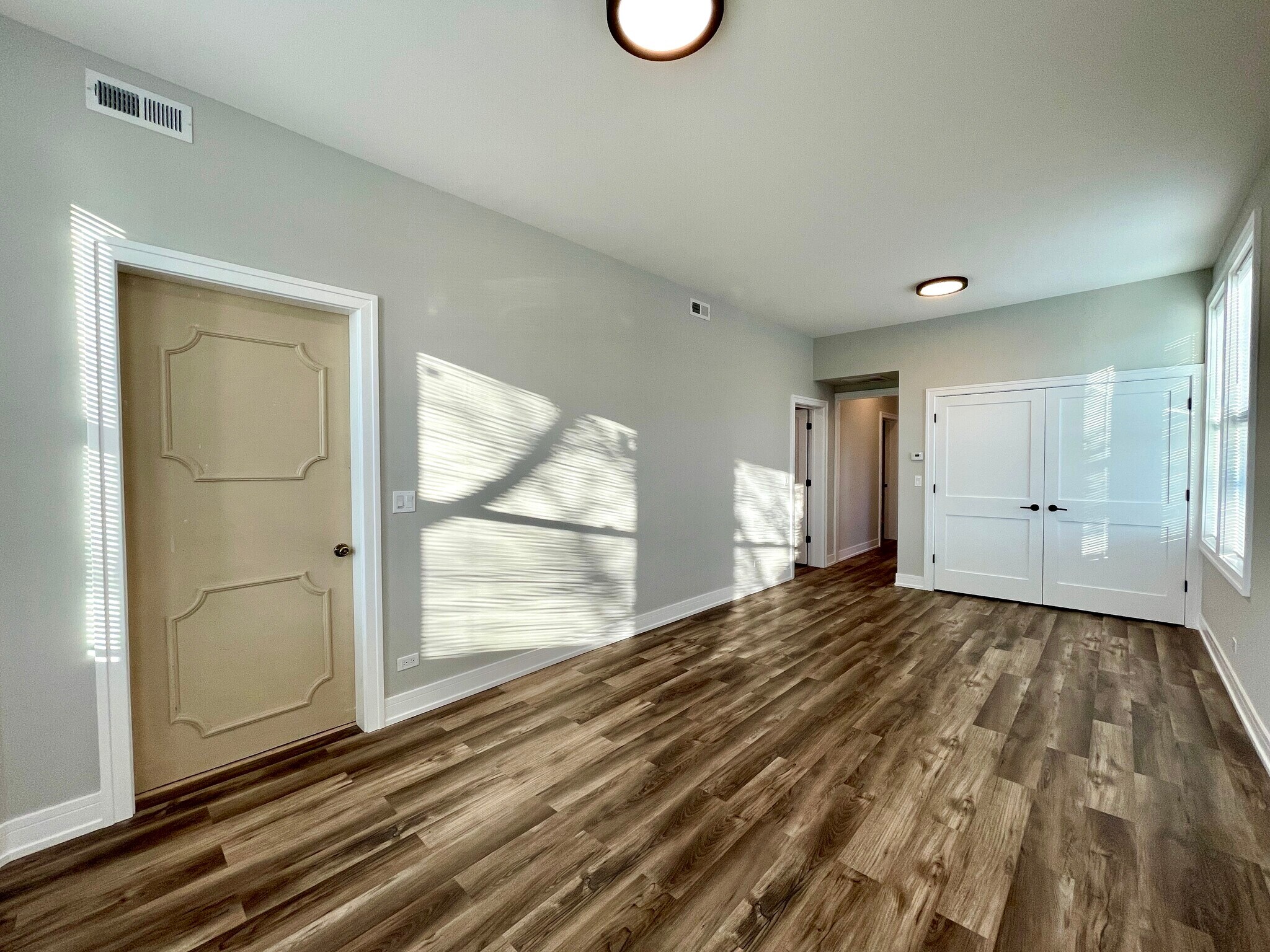 Building Photo - 2937 N Ashland Ave