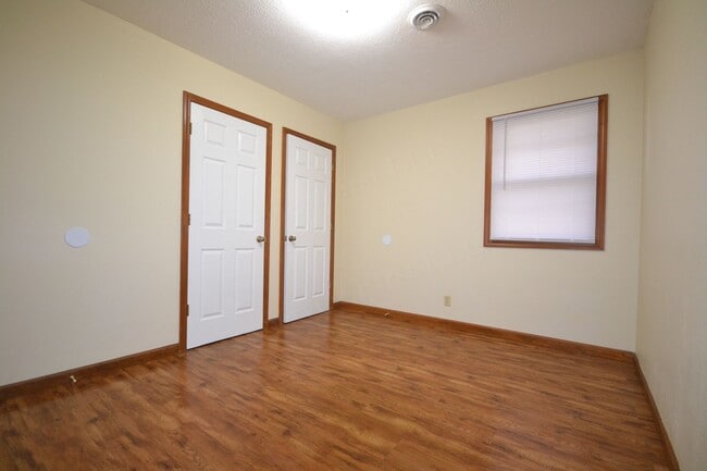 Building Photo - 3 bed 2 bath 1 car garage in Bolivar!