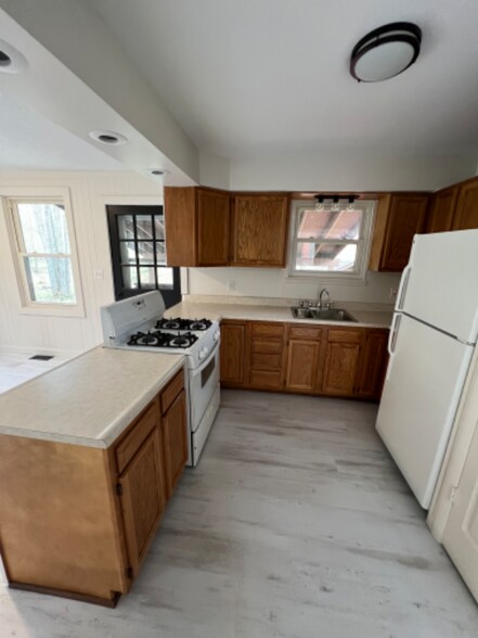 Building Photo - 6848 Whispering Pines Dr