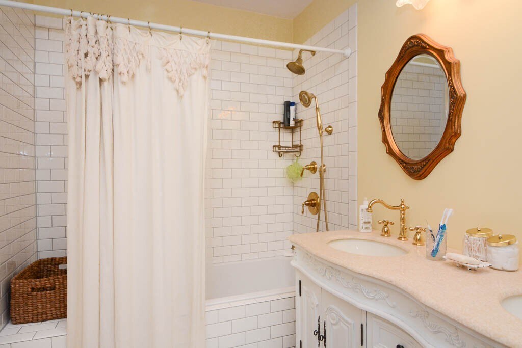 Building Photo - 1726 W Erie St