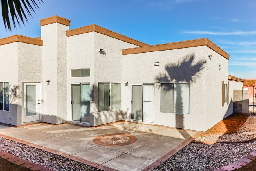Building Photo - 405 Rocky Rd