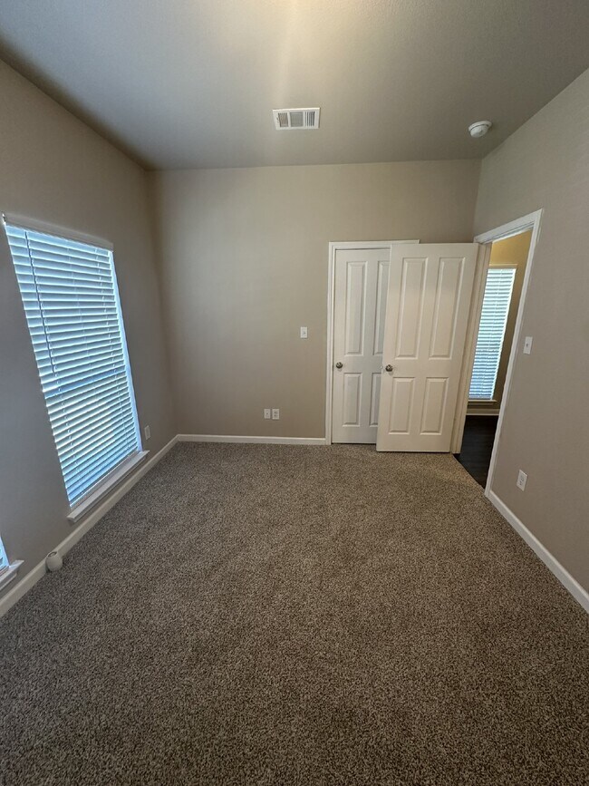 Building Photo - 553 Slippery Rock
