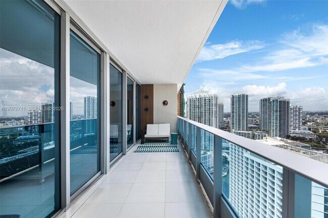 Building Photo - 200 Biscayne Blvd Way