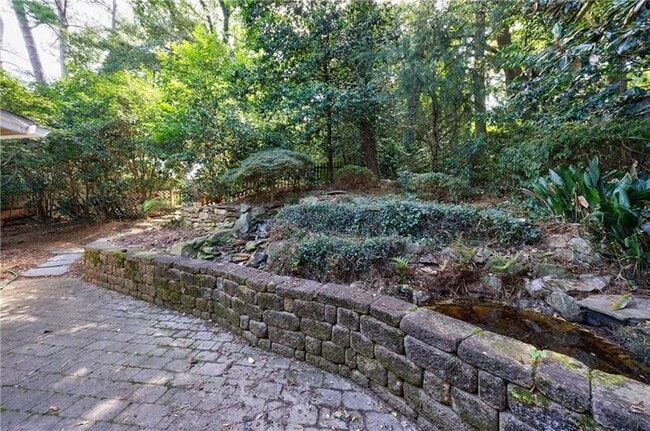 Building Photo - 2311 Pembrook Pl NE