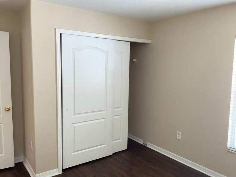 Building Photo - 7461 Hunters Greene Cir