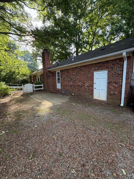Building Photo - 5606 Bledsoe Dr