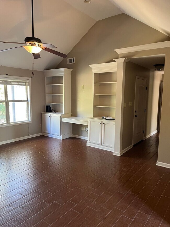 Building Photo - Country Living at it's best