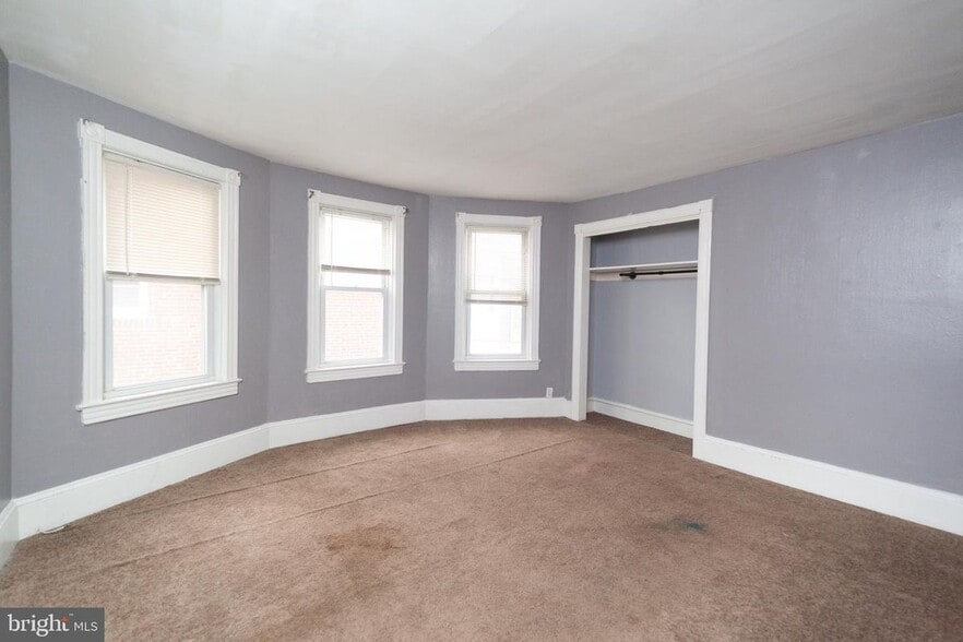 Building Photo - 313 S Fairview St