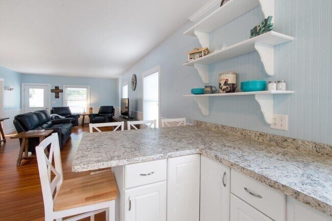 Building Photo - 1300 Dodge St