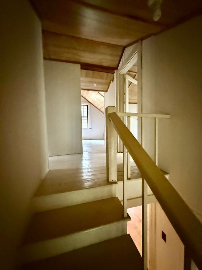 Building Photo - Three bedroom, 1 bath house in Western Ala...