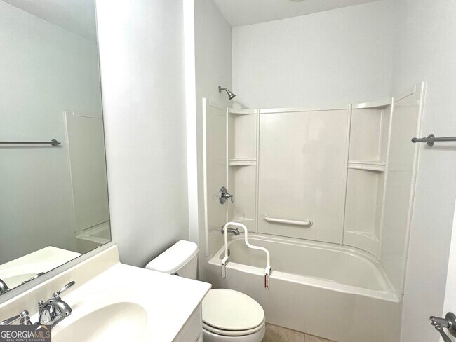 Building Photo - 164 Begonia Ct