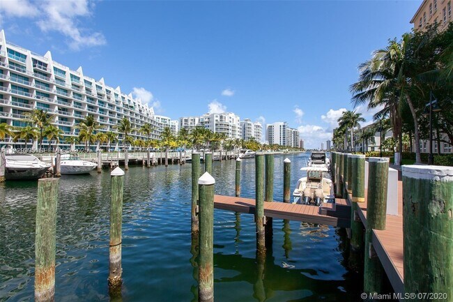 Building Photo - 3001 NE 185th St