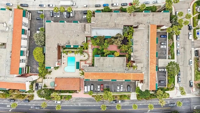 Building Photo - 6455 La Jolla Blvd