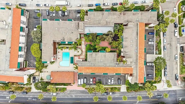 Building Photo - JUST BLOCKS TO THE BEAUTIFUL WIND AND SEA BEACHES!