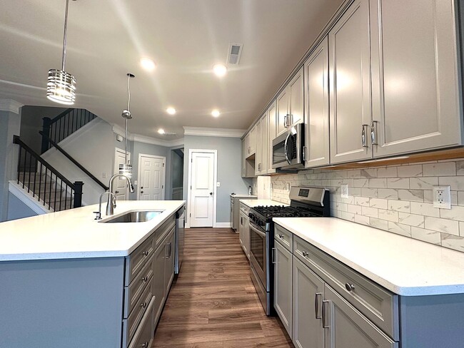 Building Photo - HARRISBURG TOWNHOME
