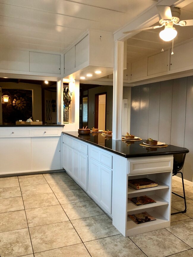 Building Photo - 2447 Malabar St