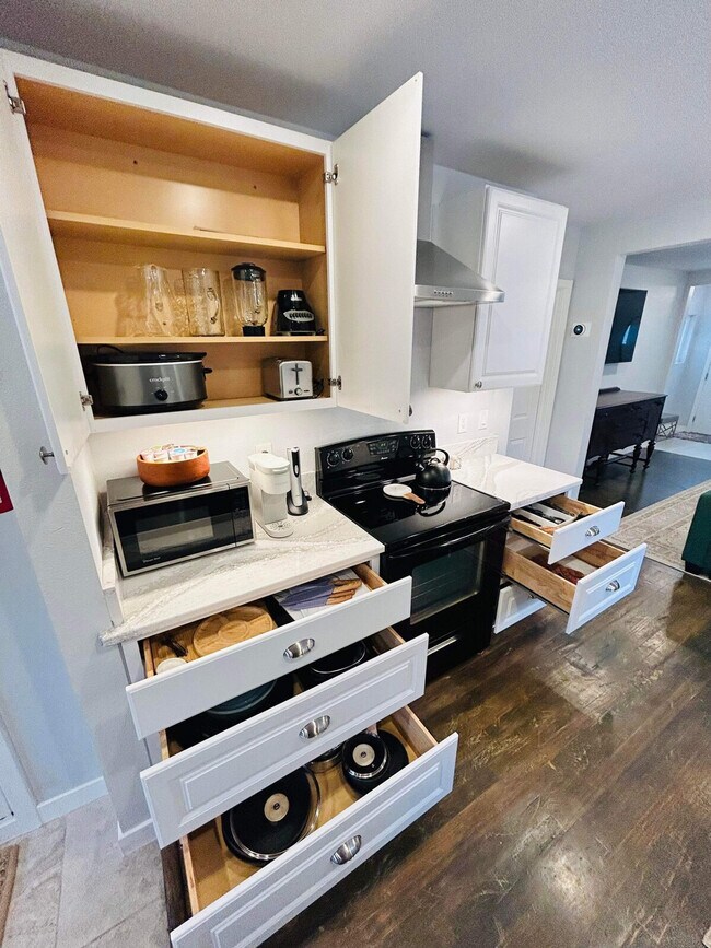 Building Photo - 1123 Prosser Ave