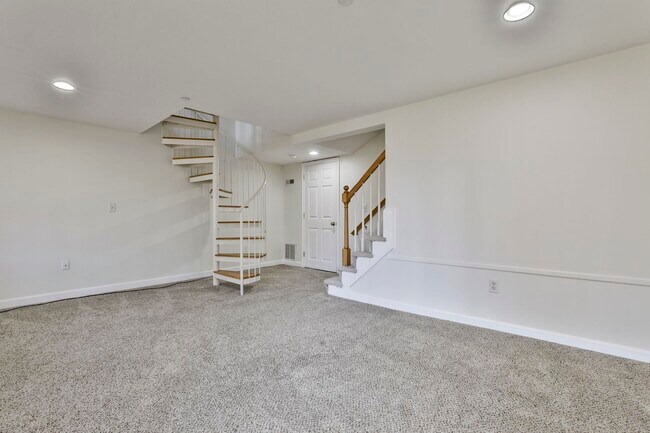 Building Photo - 92 Barrington Ave