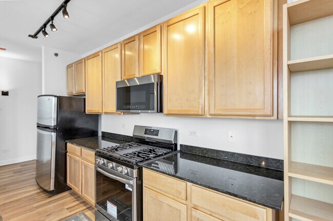 Building Photo - 210 S Desplaines St