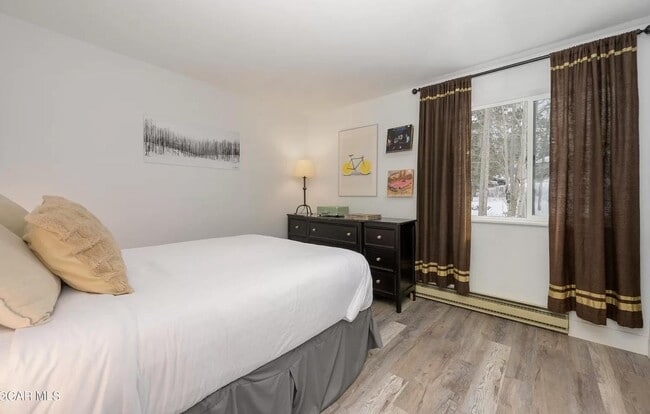 Building Photo - 76 Gcr Mile 22