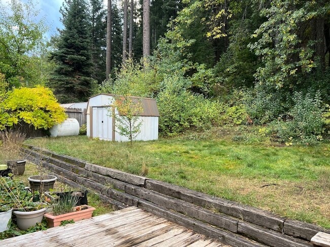 Building Photo - Conveniently located just moments from dow...