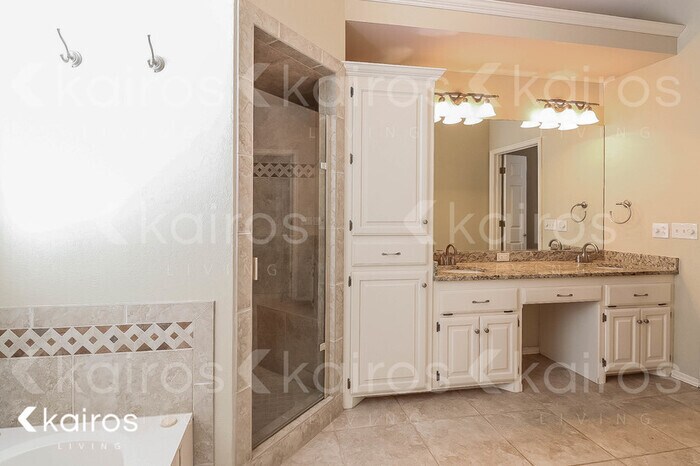 Building Photo - 1320 SW 121st Pl