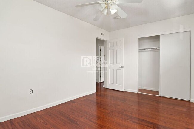 Building Photo - 3009 Canyon Crest Dr