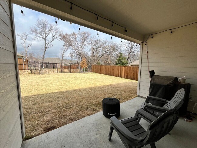 Building Photo - Beautiful Newer 3-2-2 with WOW Yard! May 2026 Move-in!