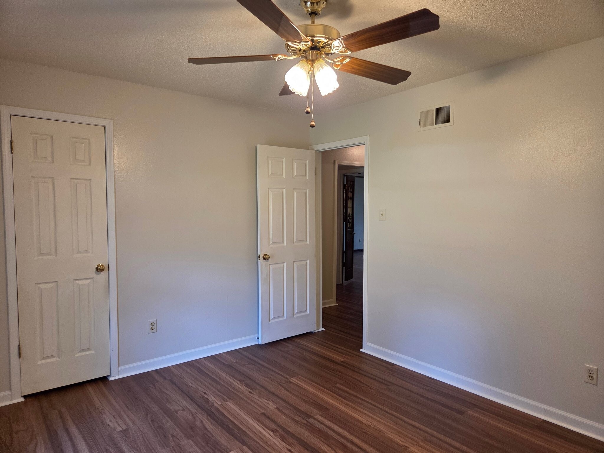 Building Photo - 5609 Fieldcrest Ave