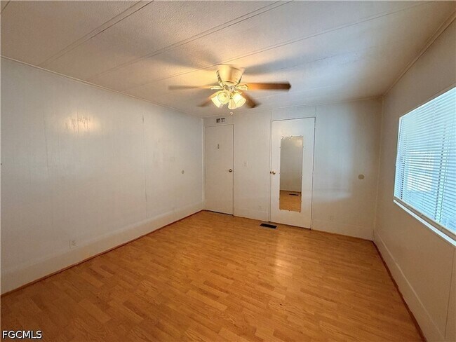 Building Photo - 106 Gaslight Ave