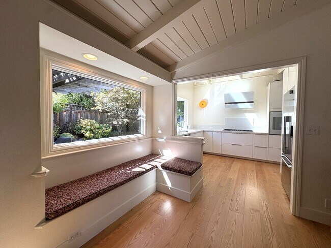 Building Photo - Beautifully Updated 5-Bedroom Home coming ...
