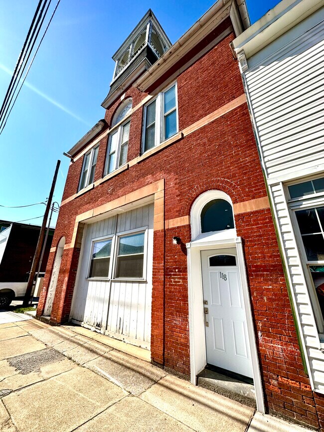 118 E. Chestnut St.- Front - 118 E Chestnut St