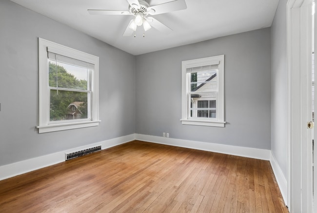 Building Photo - 519 S 56th St