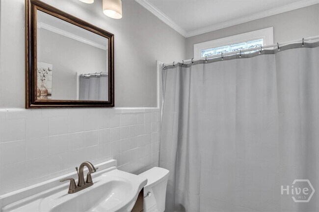 Building Photo - 404 E 66th St