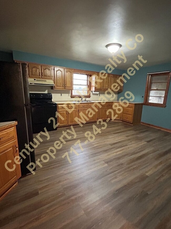 Building Photo - Fully remodeled 2 Bedroom All one Level ho...