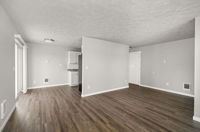 Building Photo - 11512 E Railroad Ave