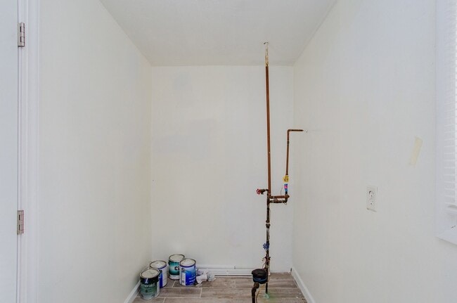 Building Photo - 720 Durham Ln