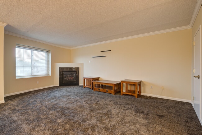 Building Photo - 242 Maple Ave