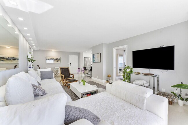 Building Photo - 4505 S Ocean Blvd
