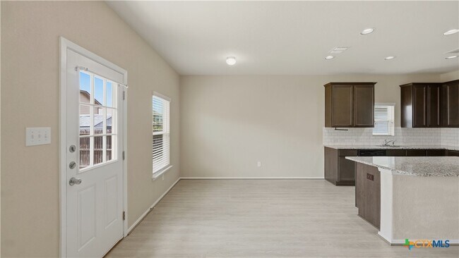 Building Photo - 140 Fabarm Ln