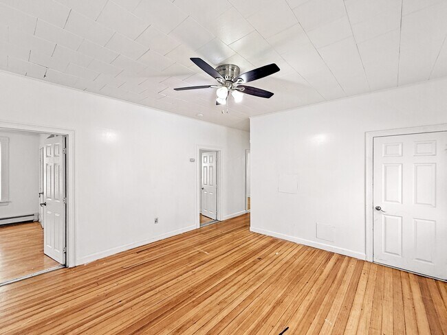 Building Photo - 28 Meadow St