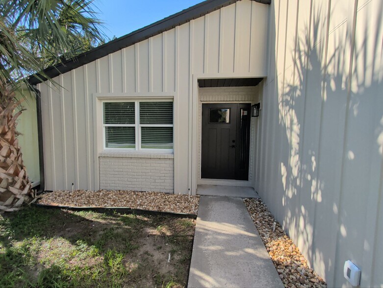 Building Photo - 7 Chinaberry Cir