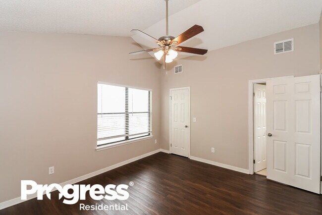 Building Photo - 9727 Villiers Dr S