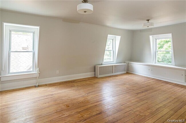 Building Photo - 174 Parkview Ave