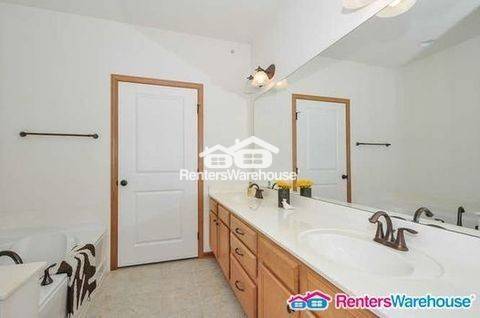 Building Photo - 9630 Independence Cir